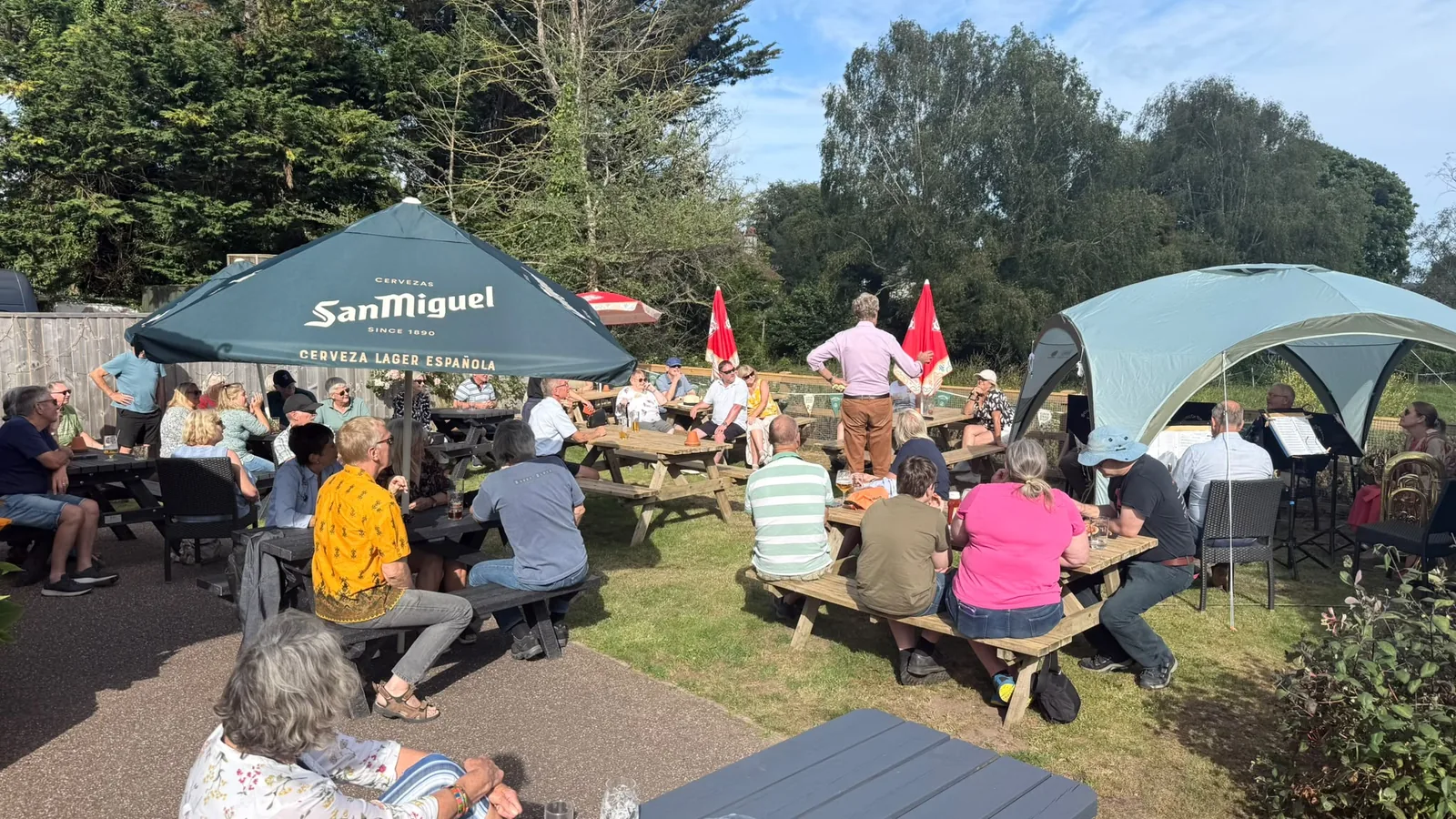 Live music in the beer garden at The Dog and Donkey